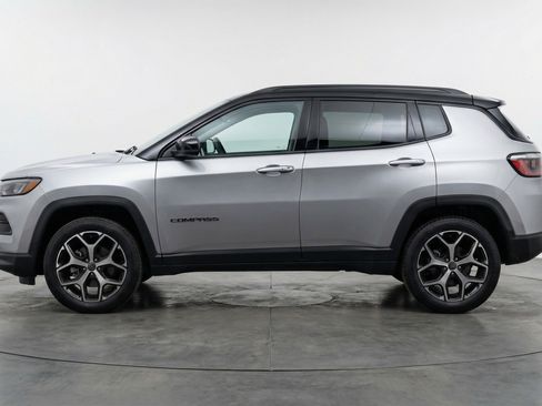 Used 2025 Jeep Compass Limited image 5