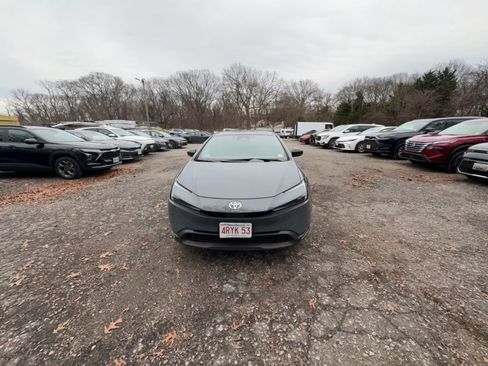 Used 2025 Toyota Prius LE image 16