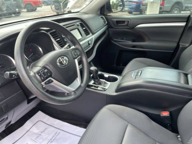 Used 2018 Toyota Highlander LE FWD image 14