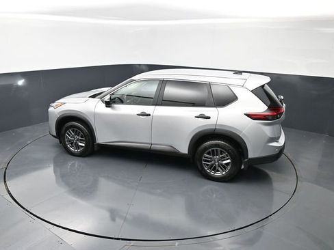 Used 2024 Nissan Rogue S AWD/4WD image 16