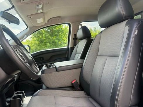 Used 2017 Nissan Titan 4x4 Crew Cab image 14