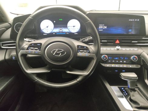 Used 2023 Hyundai Elantra SEL w/ Convenience Package image 22