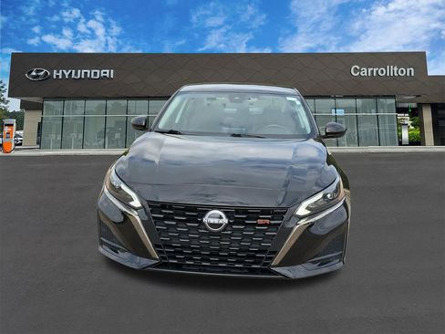 Used 2025 Nissan Altima 2.5 SR FWD image 2