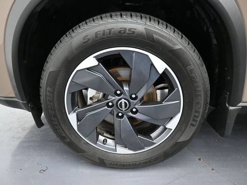 Used 2025 Nissan Rogue SV FWD image 9