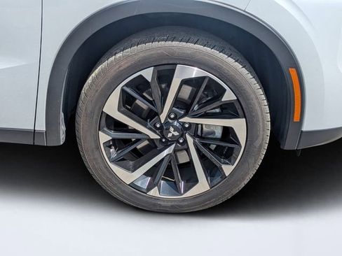 Used 2024 Mitsubishi Outlander SE image 11
