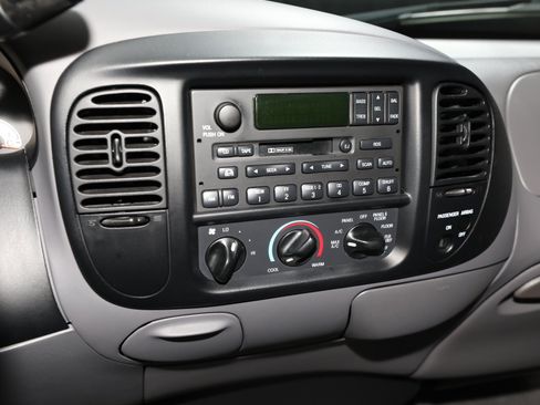 Used 2000 Ford F150 Lightning RWD image 61