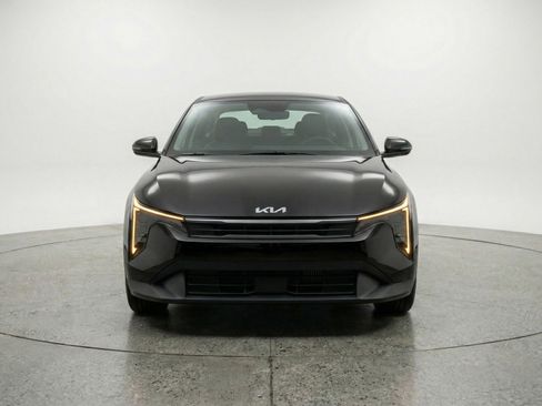 Used 2025 Kia K4 LXS image 2