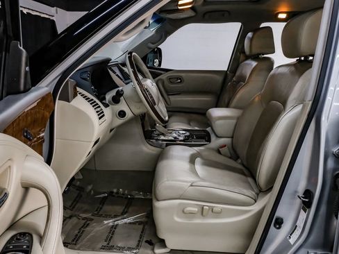 Used 2016 INFINITI QX80 2WD w/ Driver's Assistance Package image 4