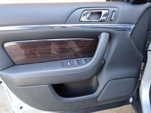 Used 2010 Lincoln MKS image 34