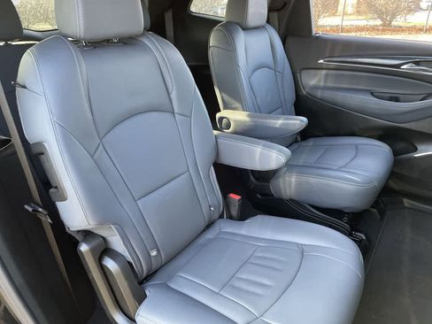 Used 2023 Buick Enclave Essence image 15