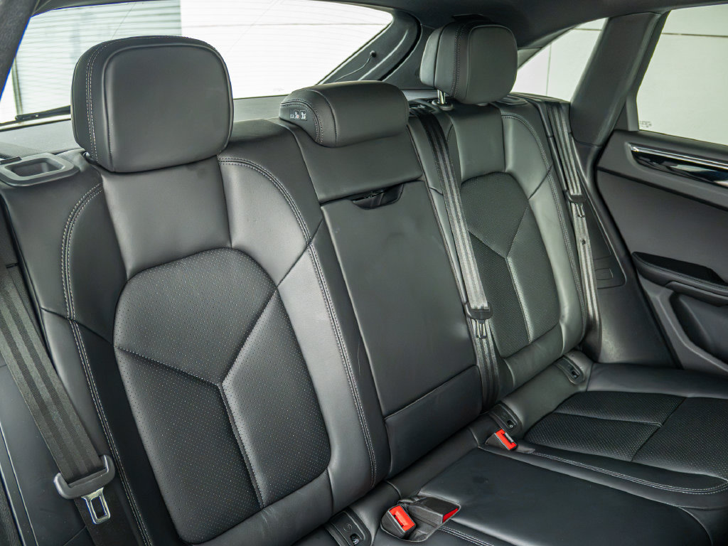 Certified 2026 Porsche Macan Turbo AWD/4WD image 23