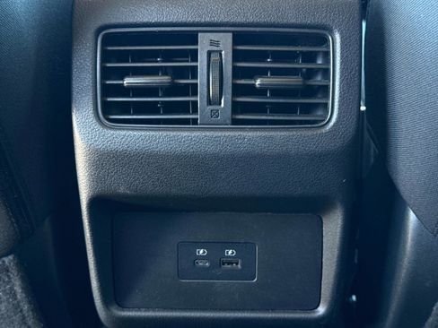 Used 2023 Nissan Rogue SV image 17