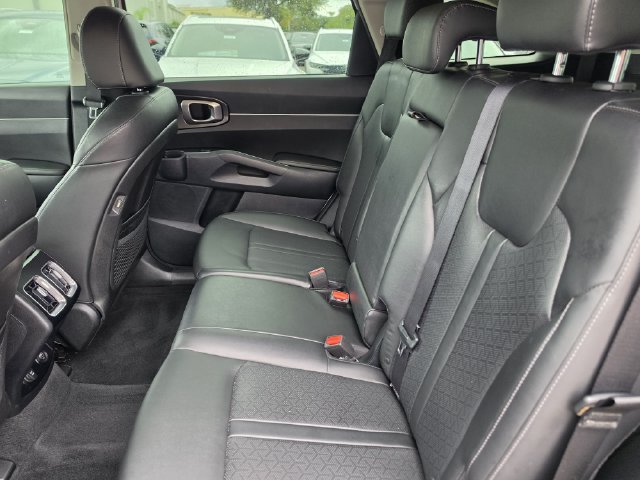 Used 2022 Kia Sorento S FWD image 11
