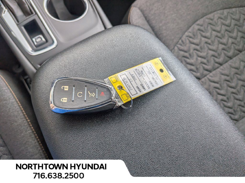 Used 2023 Chevrolet Equinox LT FWD image 16