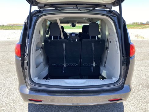 Used 2023 Chrysler Voyager LX FWD image 15
