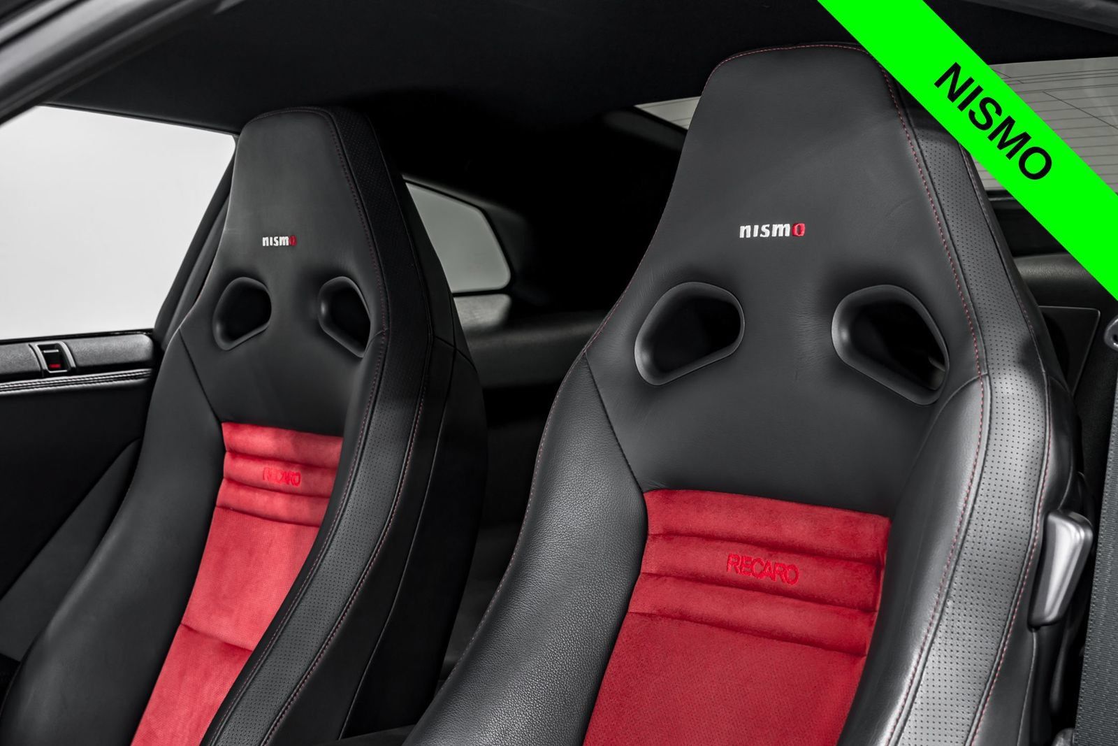 Used 2016 Nissan GT-R NISMO AWD/4WD image 18