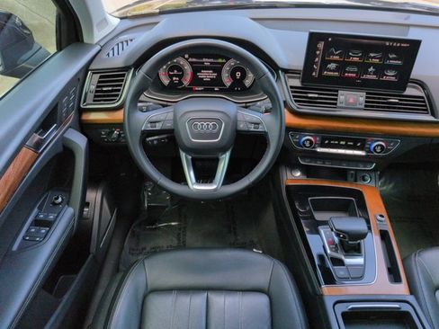 Used 2022 Audi Q5 2.0T Premium Plus w/ Premium Plus Package AWD/4WD image 16