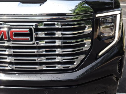 Used 2023 GMC Sierra 1500 Denali w/ Denali Reserve Package AWD/4WD image 27