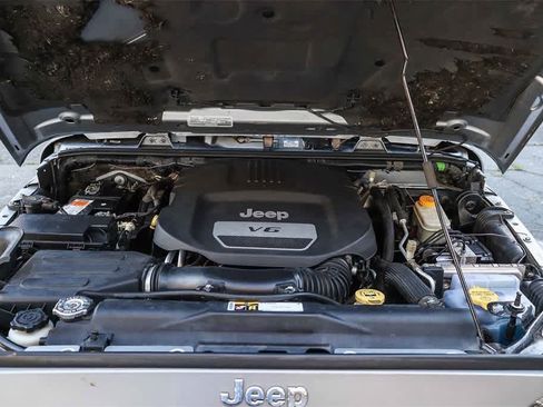 Used 2016 Jeep Wrangler Sahara w/ Connectivity Group image 27