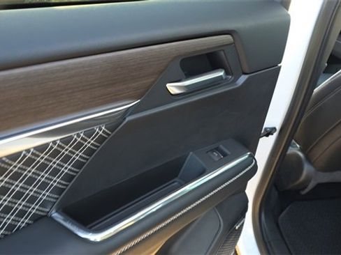 Used 2025 GMC Acadia Denali image 16