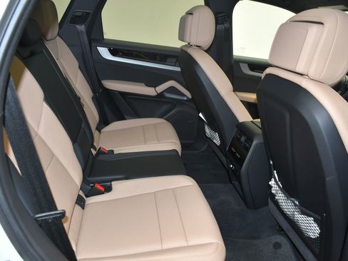 New 2026 Porsche Cayenne S AWD/4WD image 25