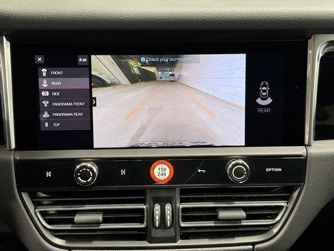 Used 2025 Porsche Macan image 34