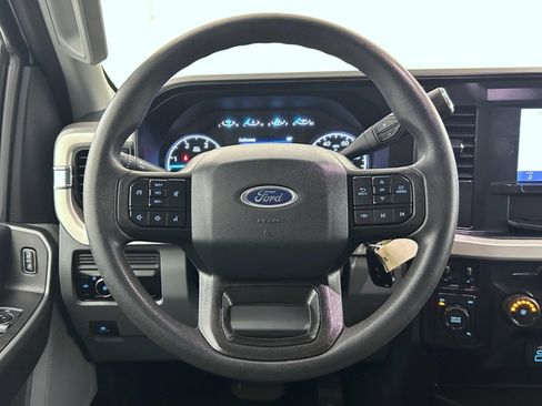 Used 2025 Ford F250 4x4 Crew Cab Super Duty image 11