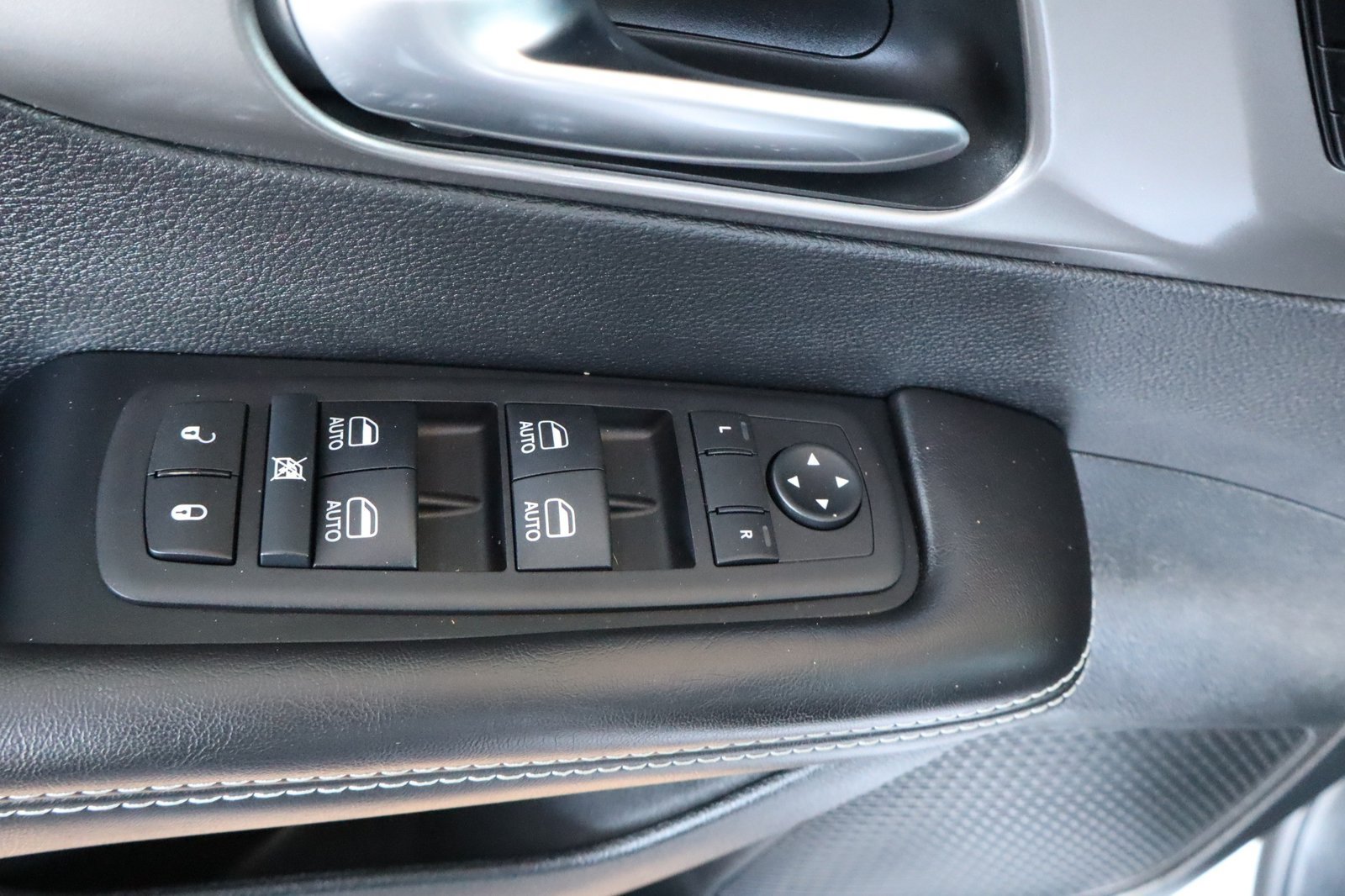 Used 2026 Chrysler Pacifica Select FWD image 19