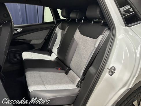 Used 2023 Volkswagen ID.4 Pro image 9