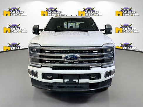 Used 2023 Ford F250 4x4 Crew Cab Super Duty image 2