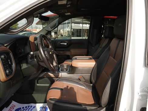 Used 2022 Chevrolet Silverado 1500 High Country w/ Technology Package image 24