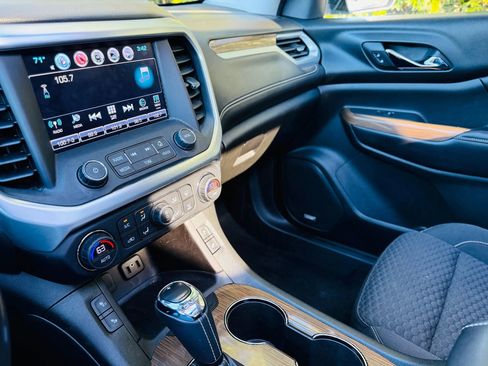 Used 2018 GMC Acadia SLE image 56