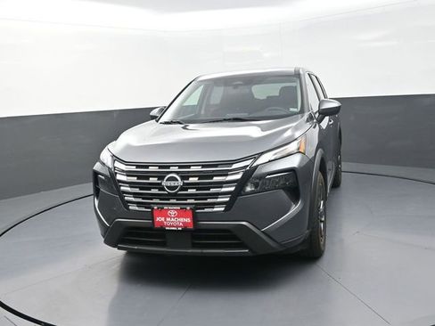 Used 2024 Nissan Rogue SV AWD/4WD image 2