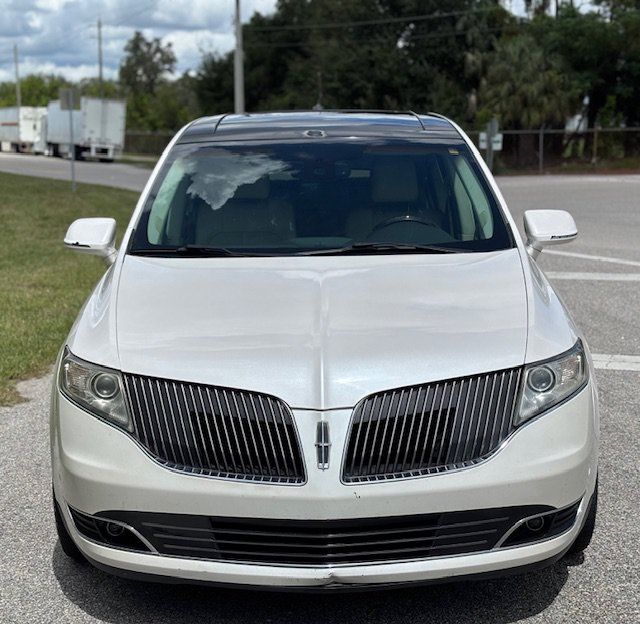 Used 2013 Lincoln MKT AWD image 3