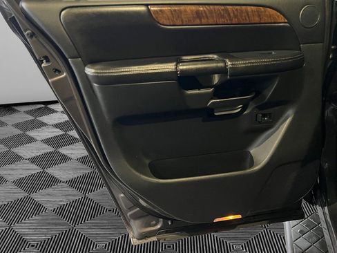 Used 2013 Nissan Armada Platinum image 23