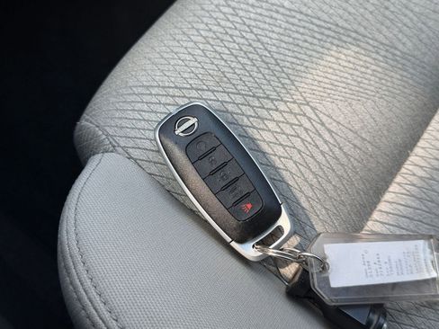 Used 2025 Nissan Rogue SV FWD image 27