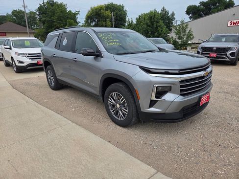 Used 2026 Chevrolet Traverse LT w/ Driver Confidence Package AWD/4WD image 19