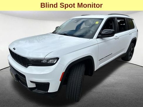 Used 2023 Jeep Grand Cherokee L Limited w/ Black Appearance Package AWD/4WD image 5