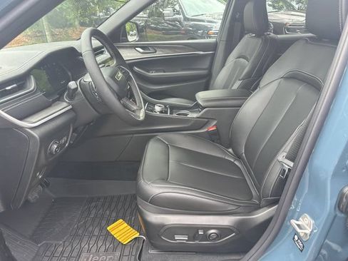 New 2026 Jeep Grand Cherokee L Limited AWD/4WD image 9