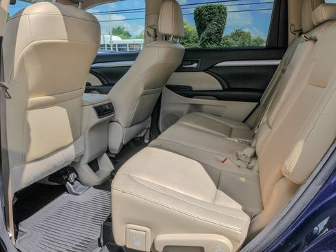 Used 2016 Toyota Highlander XLE AWD/4WD image 19