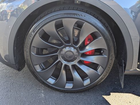 Used 2022 Tesla Model Y Performance image 32