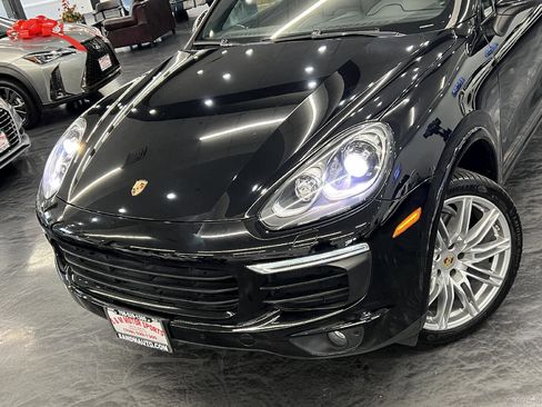 Used 2018 Porsche Cayenne Platinum Edition image 3