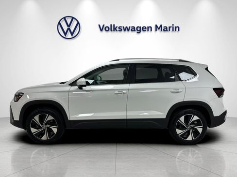 New 2026 Volkswagen Taos SE AWD/4WD image 2