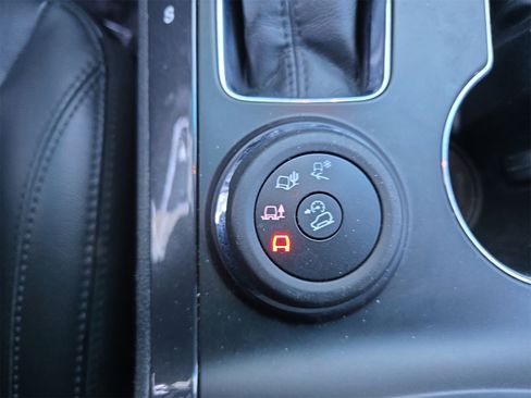 Used 2017 Ford Explorer XLT w/ Equipment Group 202A image 28