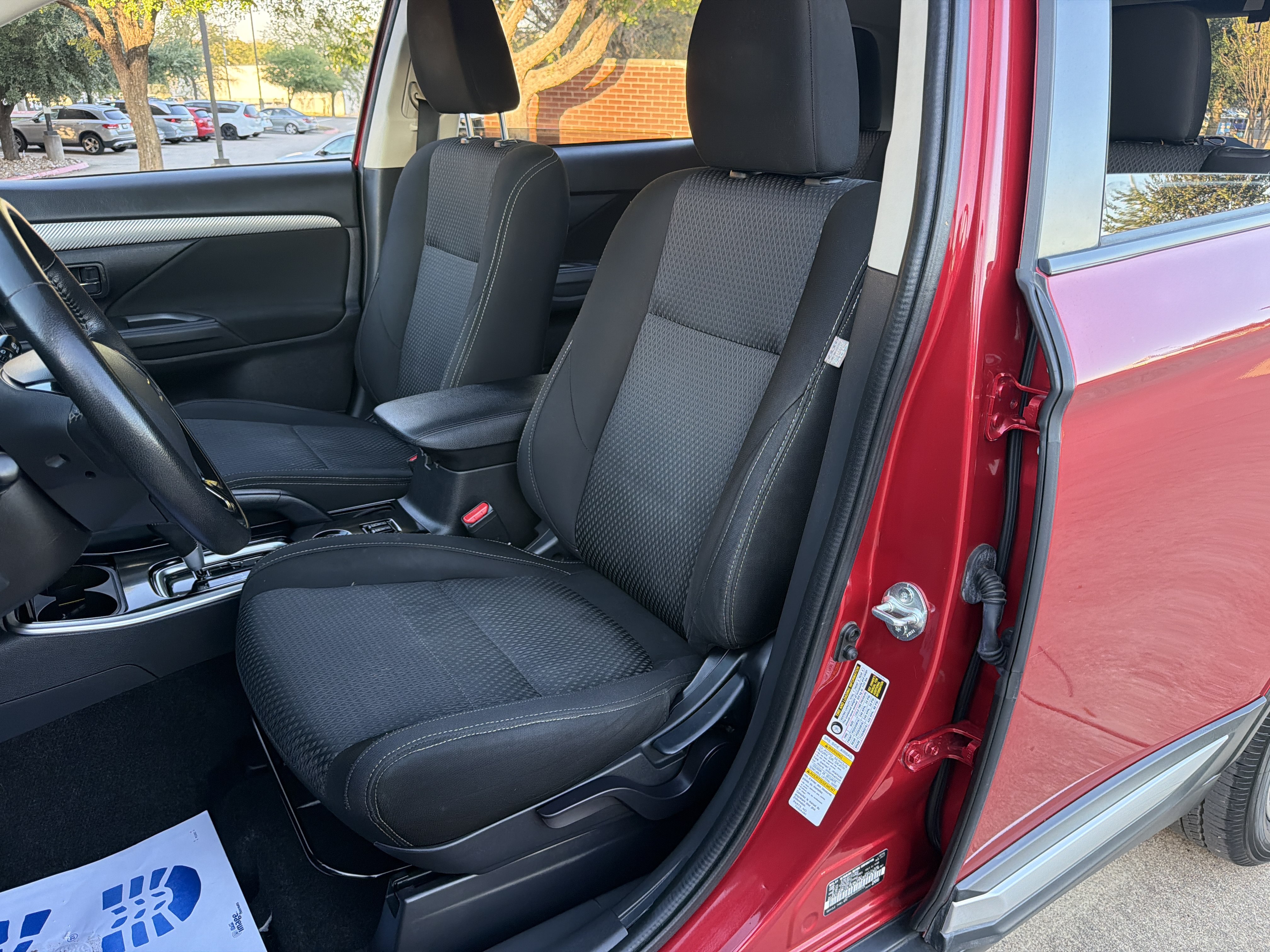 Used 2018 Mitsubishi Outlander SE FWD image 23