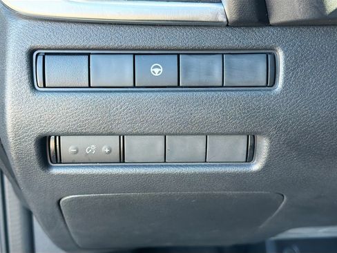 Used 2022 Nissan Rogue SV image 29