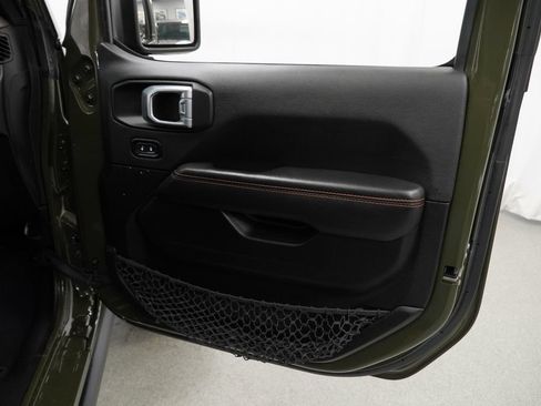 Used 2022 Jeep Gladiator Mojave w/ Cold Weather Group AWD/4WD image 44