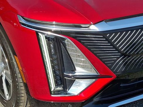 Used 2024 Cadillac Lyriq Luxury image 11