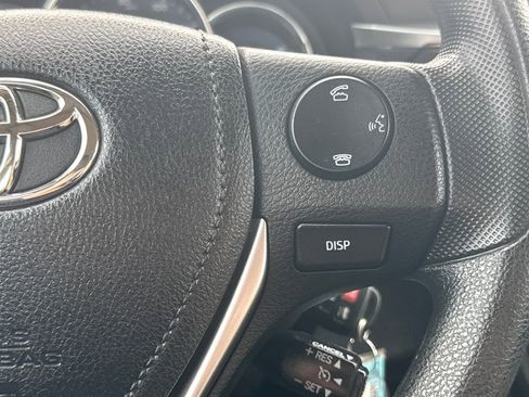 Used 2015 Toyota Corolla LE image 19