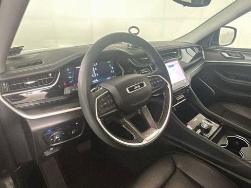 Used 2023 Jeep Grand Cherokee 4WD 4xe image 13
